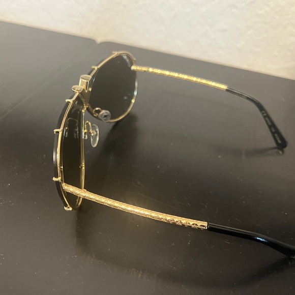 Louis Vuitton LV Drive Sunglasses - Gold - Picture 6 of 9